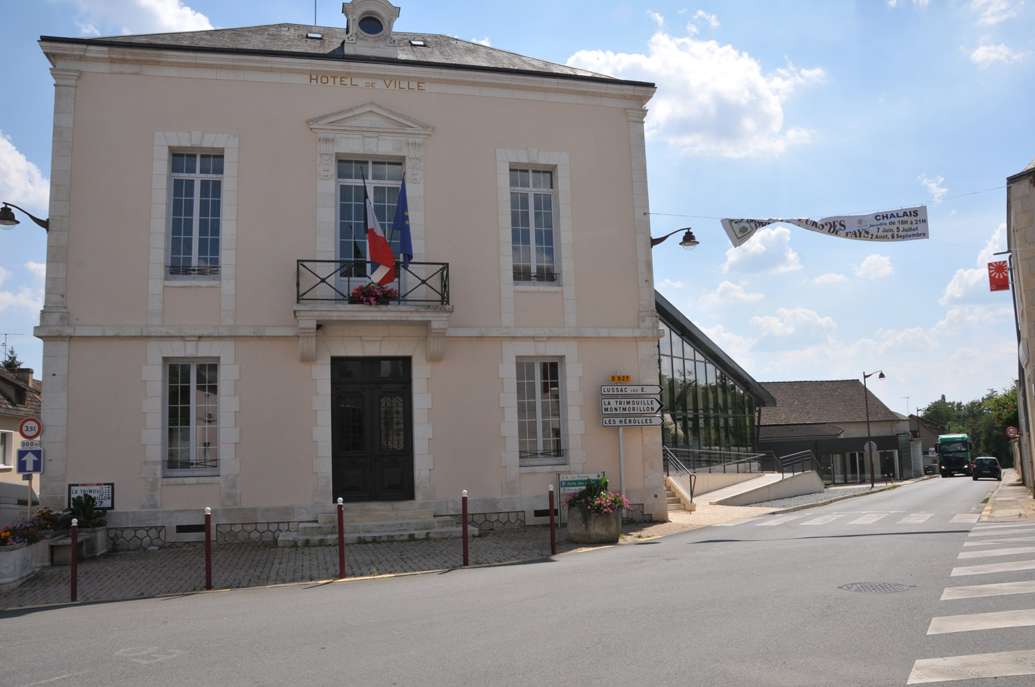 Mairie et salle des fêtes